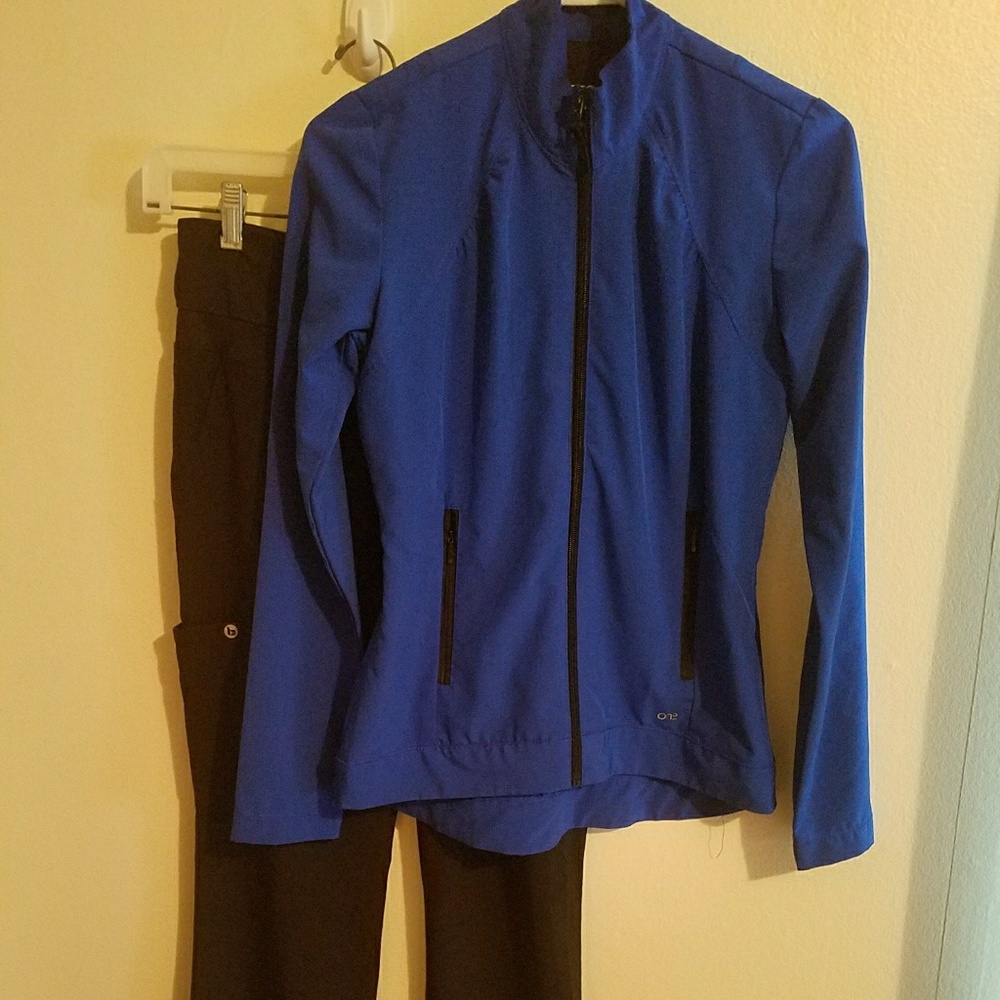 Barco One scrub set